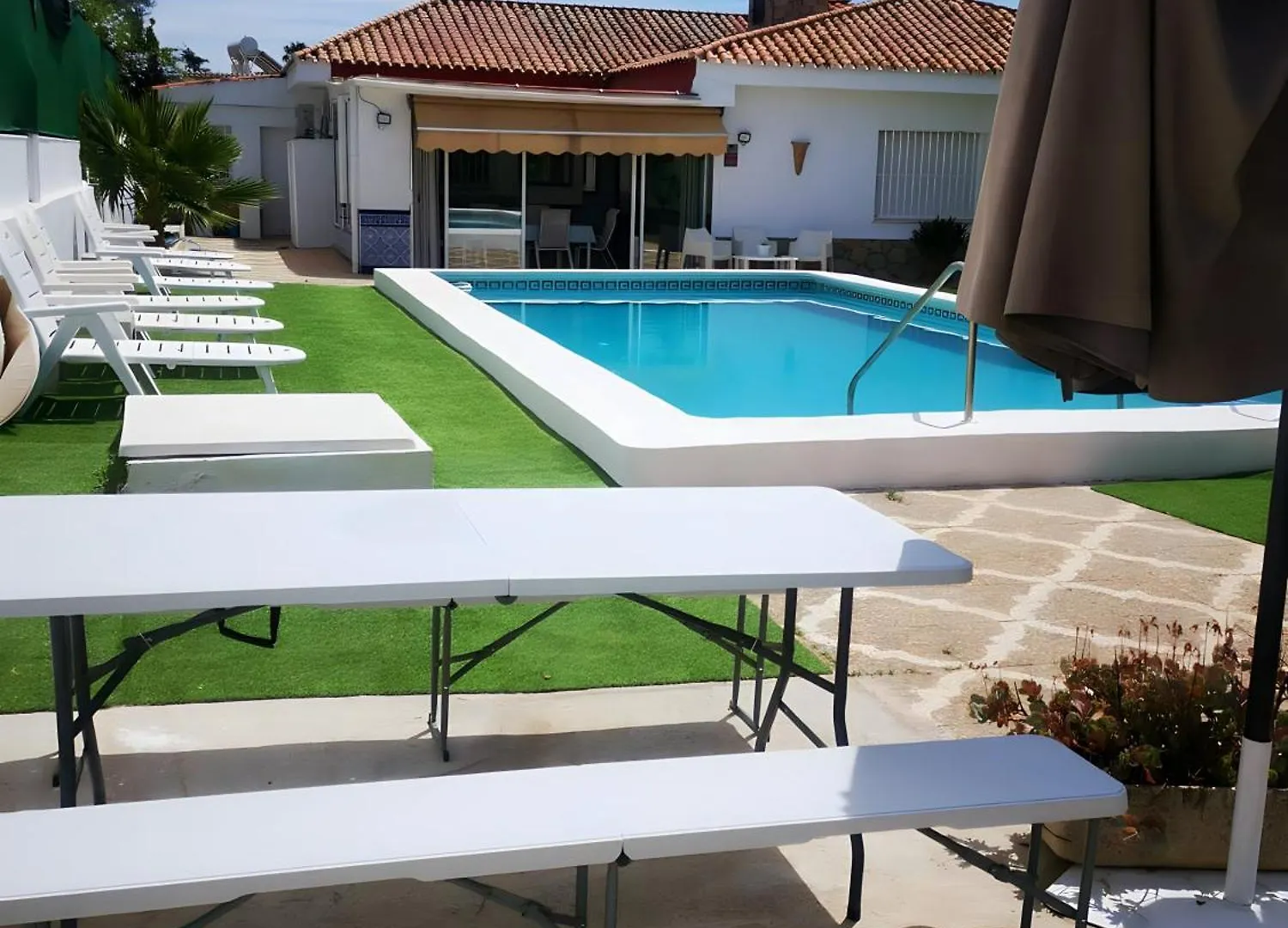 Chalet Con Jardin, Piscina Privada Y Parking Seville