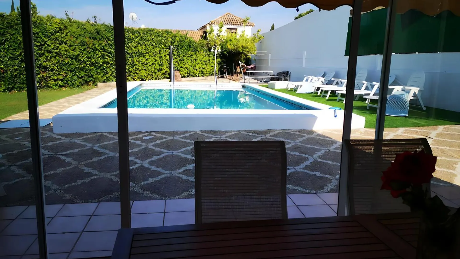 Chalet Con Jardin, Piscina Privada Y Parking Seville