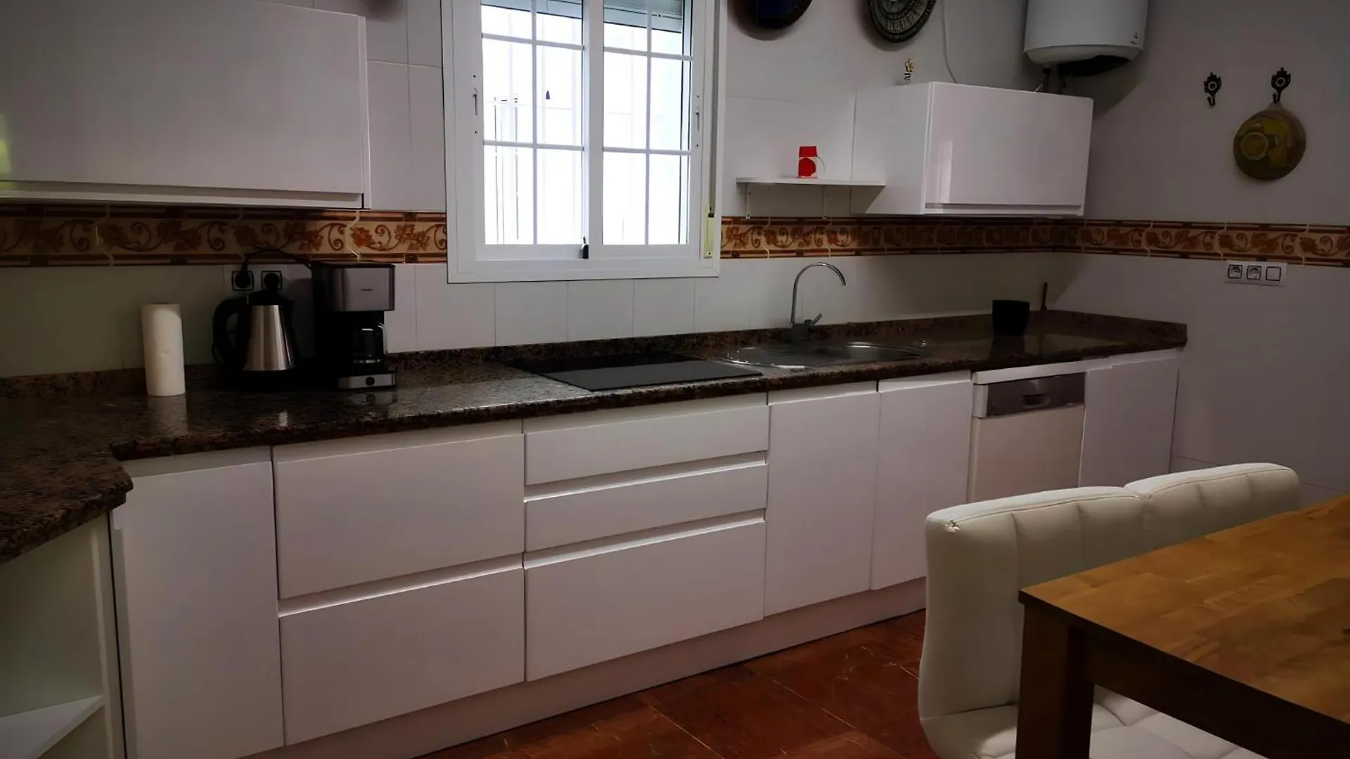 Chalet Con Jardin, Piscina Privada Y Parking Seville
